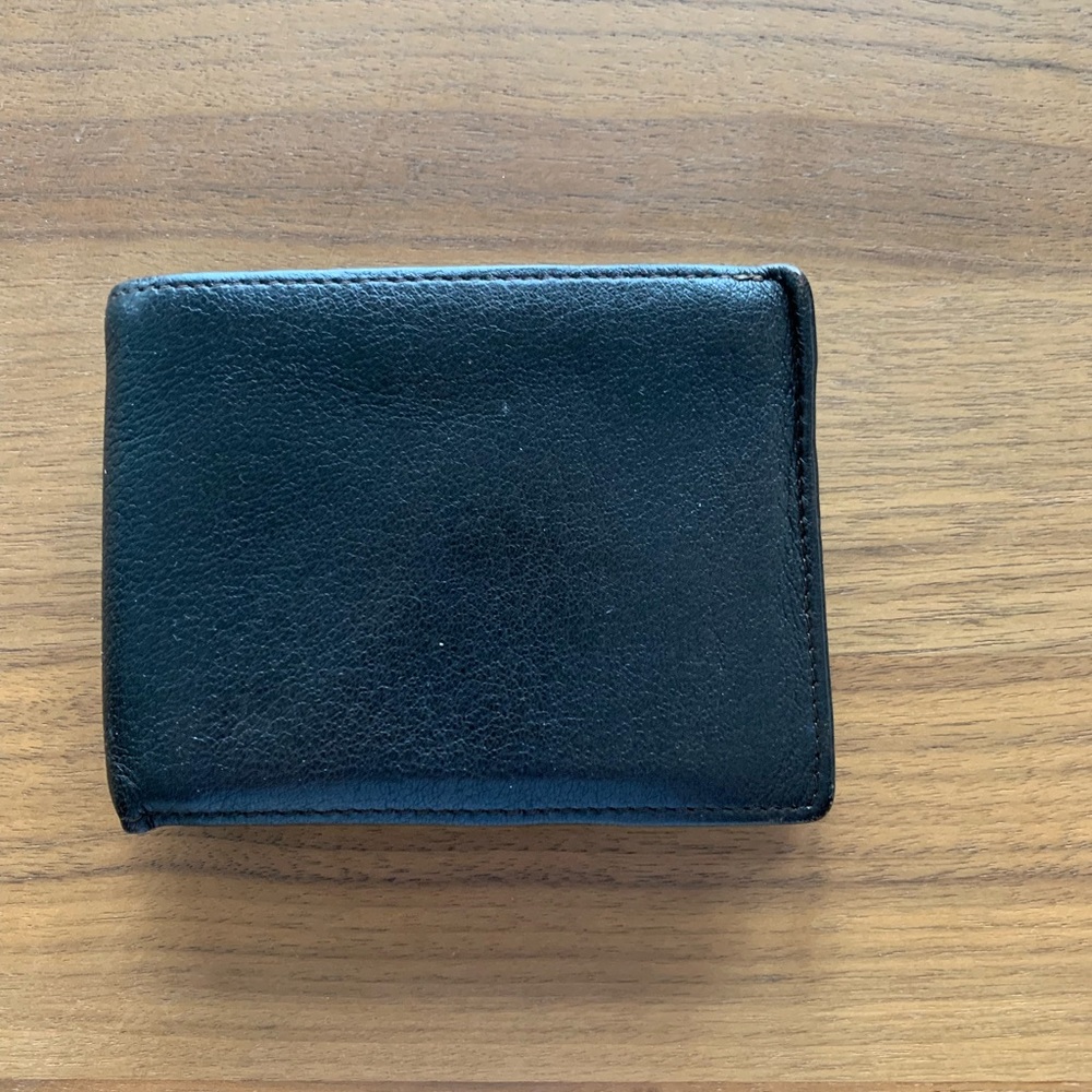 EUC Brown Leather Wallet with 2 bill areas, change compartment & CC envelopes.